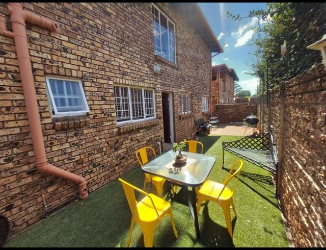 3 BEDROOM HOUSE FOR SALE IN MAGALIESKRUIN